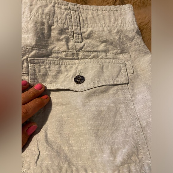 Guess size 32 light gray cargo shorts - Picture 2 of 9